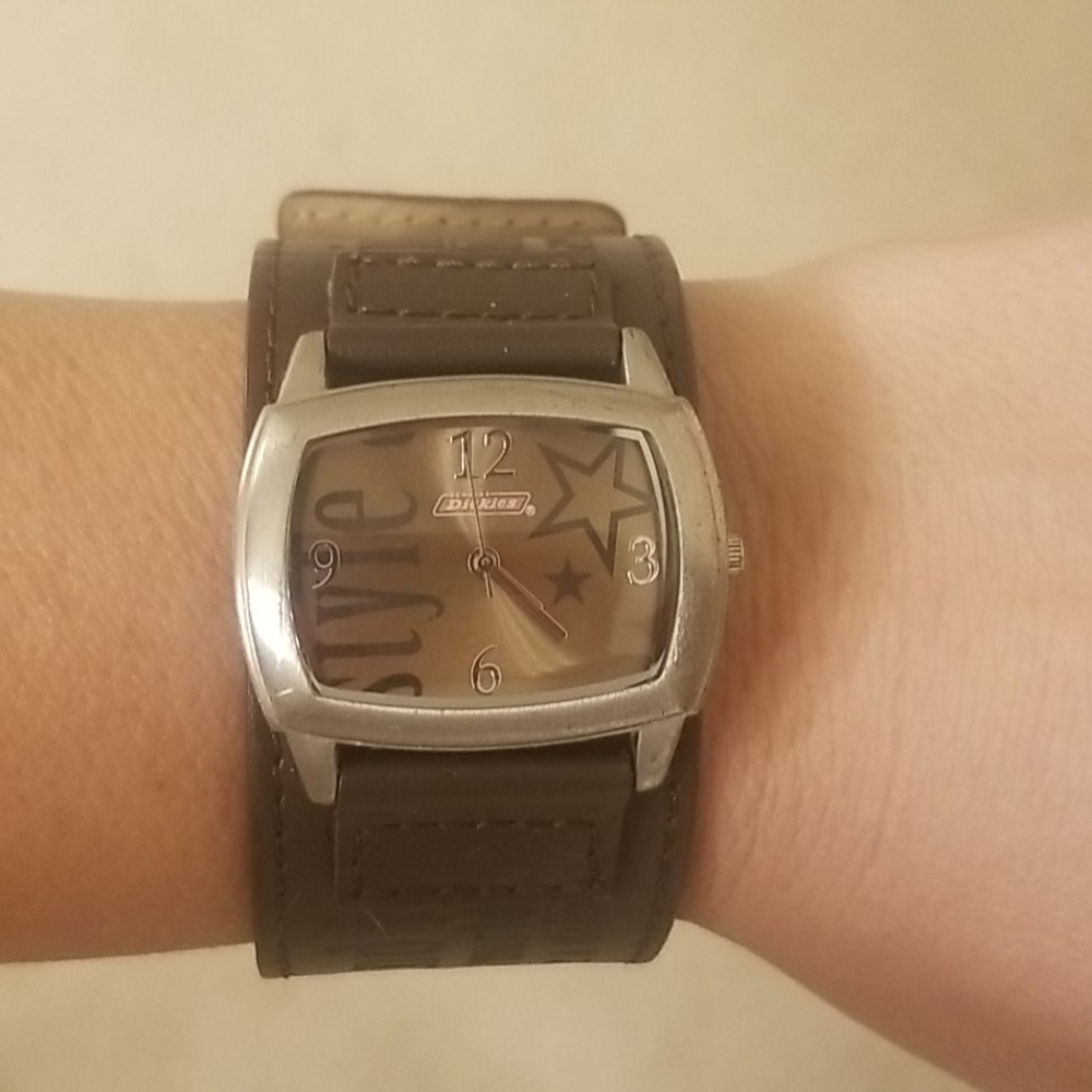 Dickies dark brown leather watch